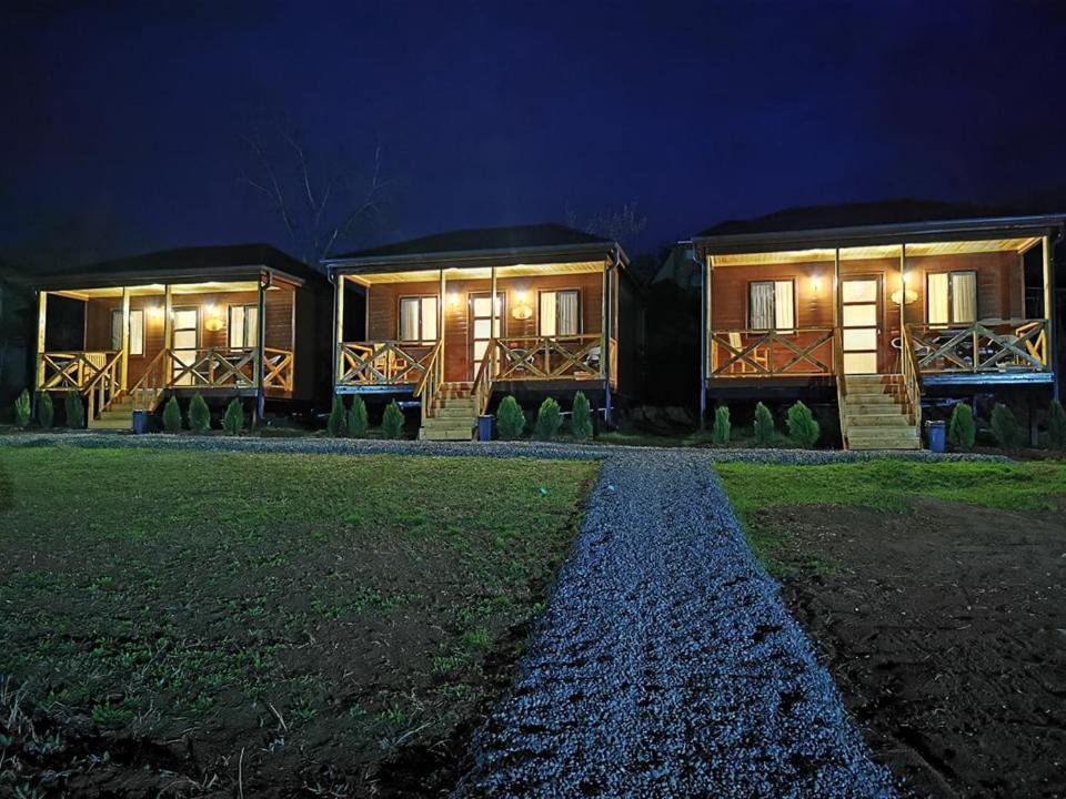Chateau Ateni Cottages Гори Екстериор снимка