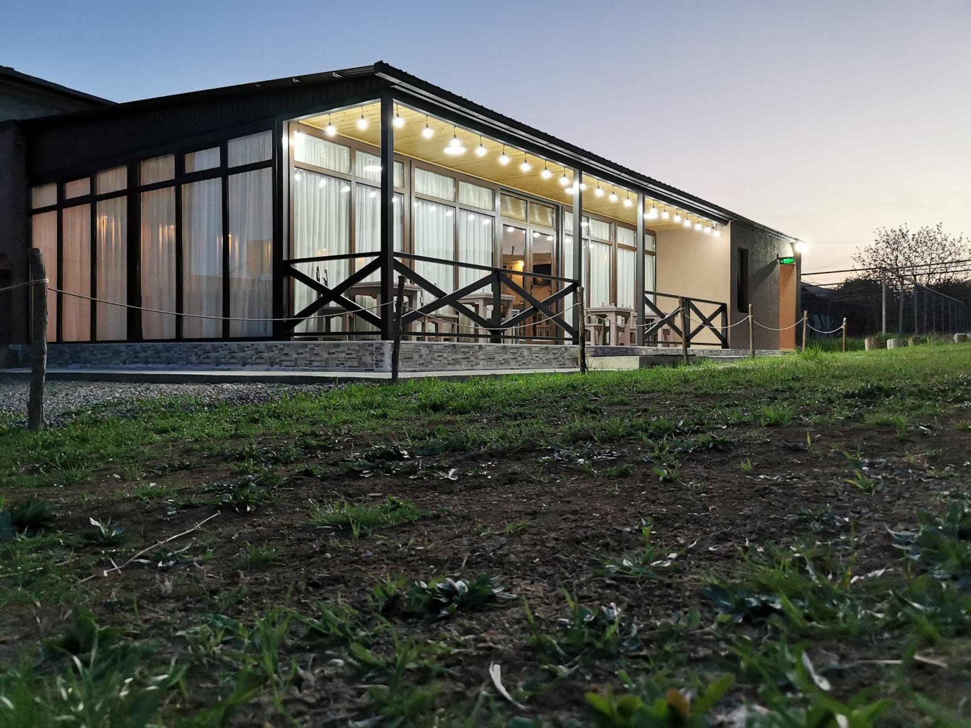 Chateau Ateni Cottages Гори Екстериор снимка