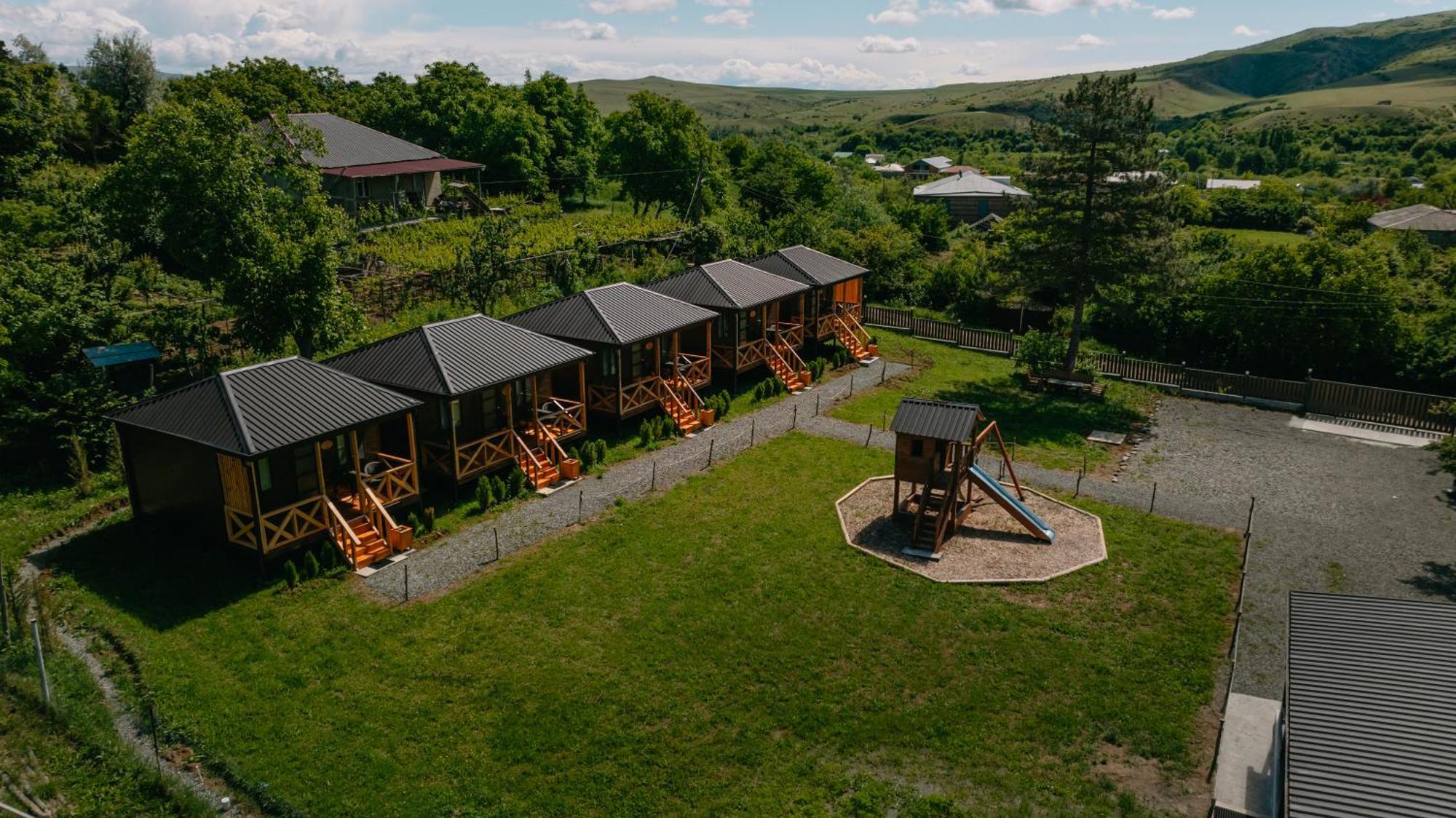 Chateau Ateni Cottages Гори Екстериор снимка