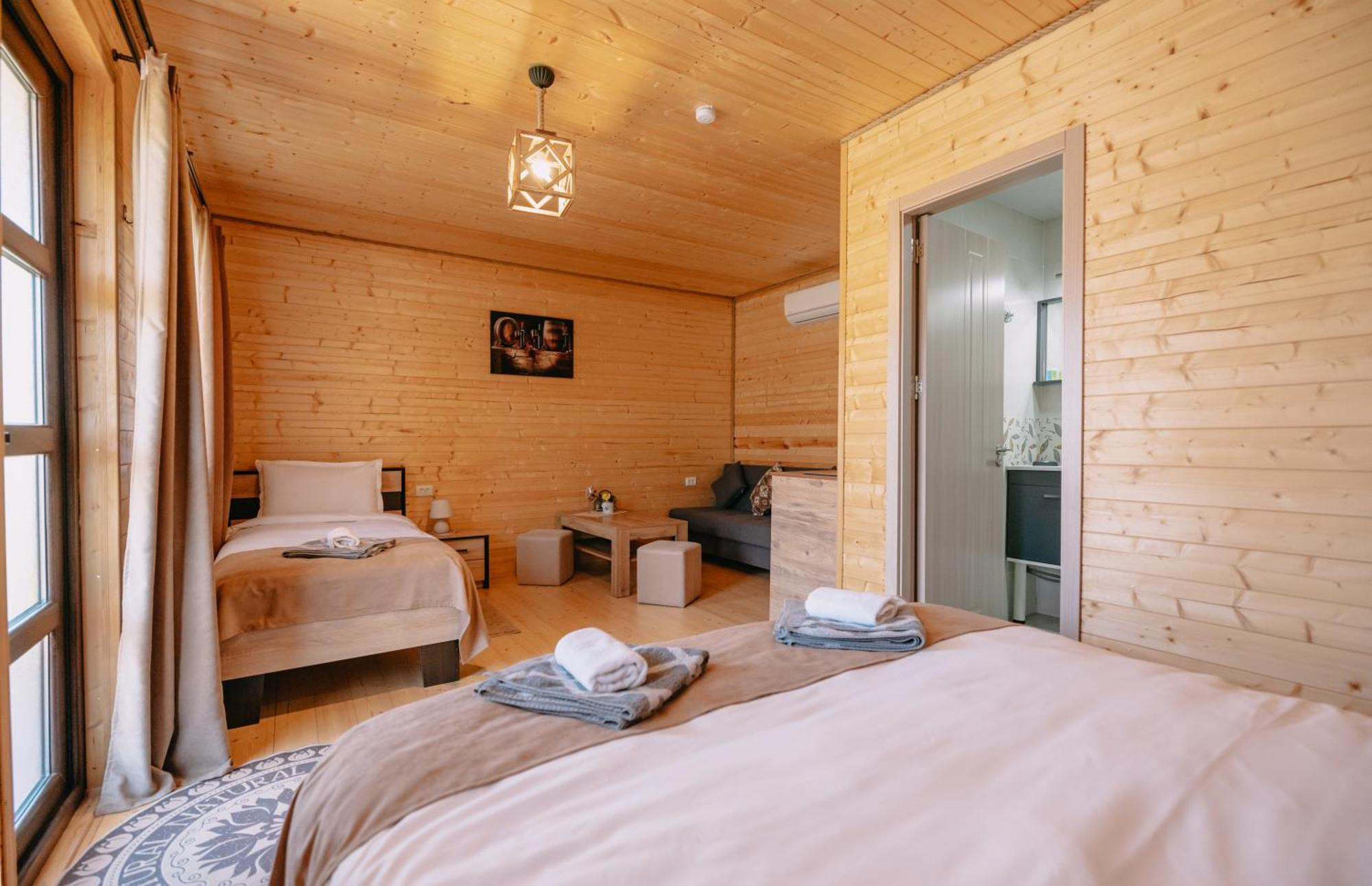 Chateau Ateni Cottages Гори Екстериор снимка