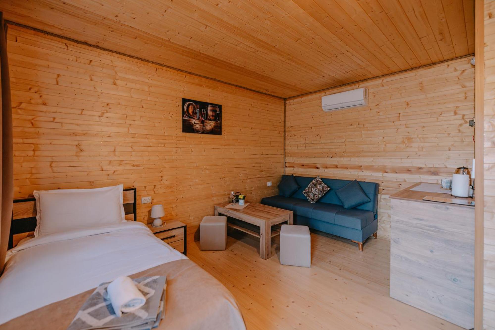 Chateau Ateni Cottages Гори Екстериор снимка