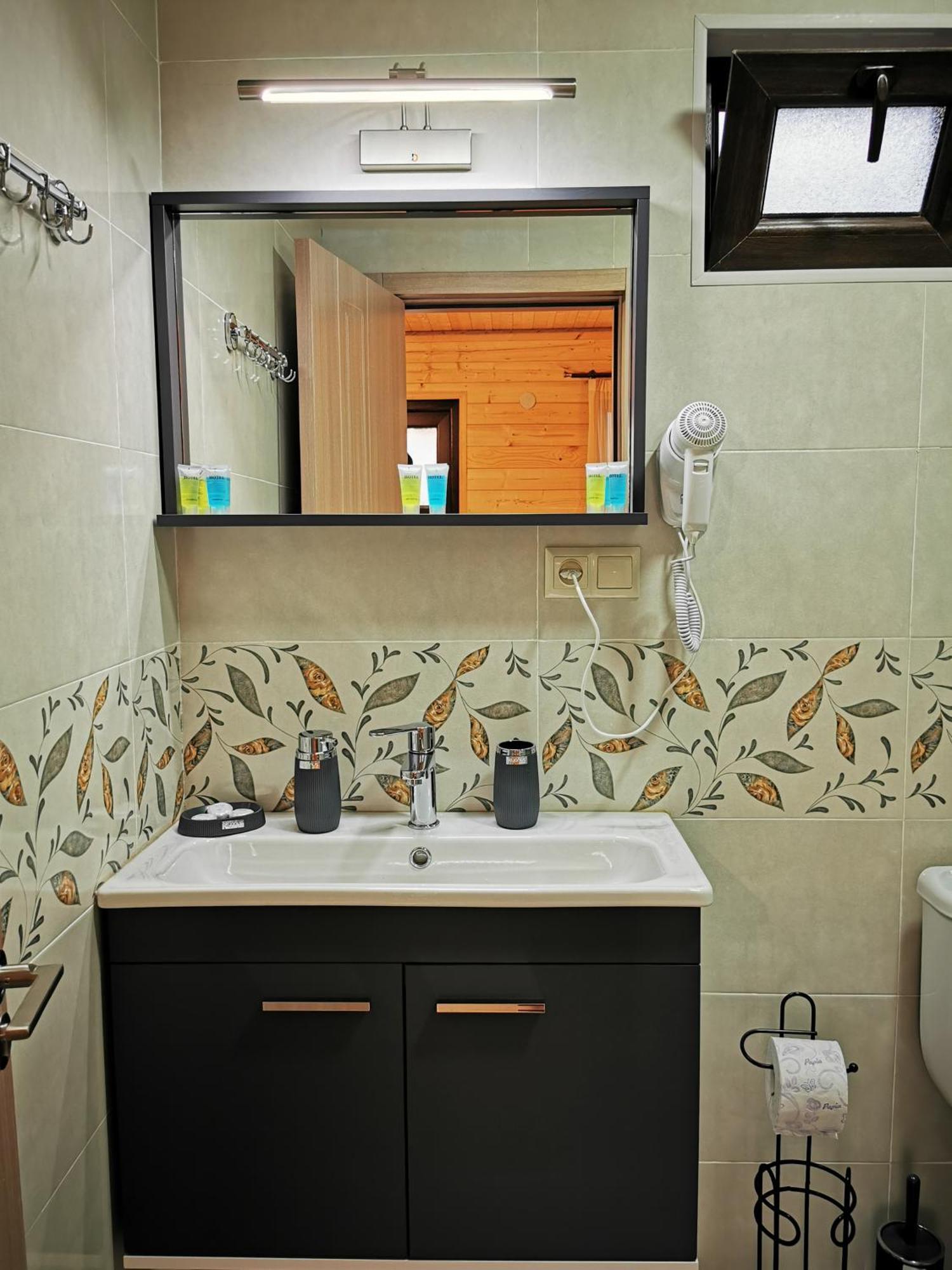 Chateau Ateni Cottages Гори Екстериор снимка